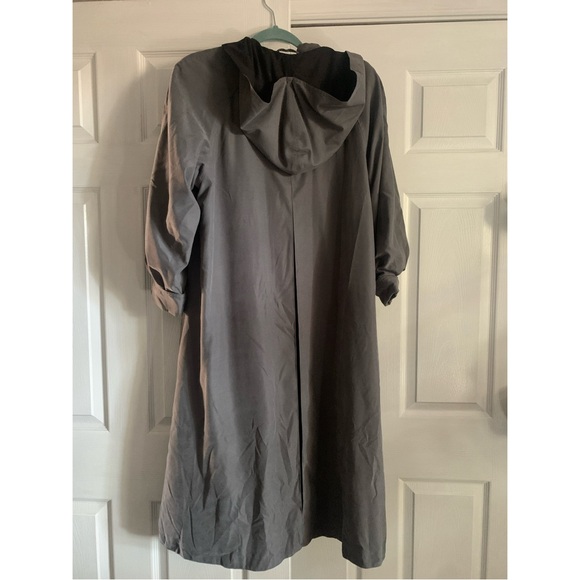 Long Hooded, Button-up Overcoat in Medium Gray (size M to L) - Picture 2 of 3